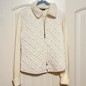 Cream colored zip closure medium sweater with faux fur collar